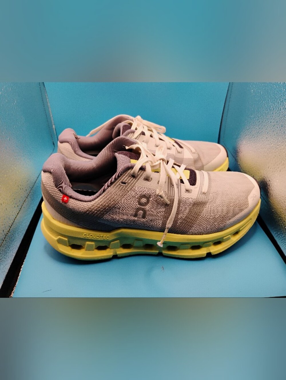 On Running Running Women's Cloudtec Cloudgo - Light Gray with Yellow Accent
